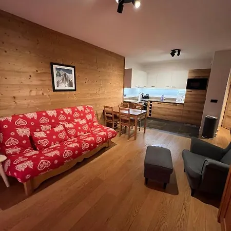 White Pearl Apartment